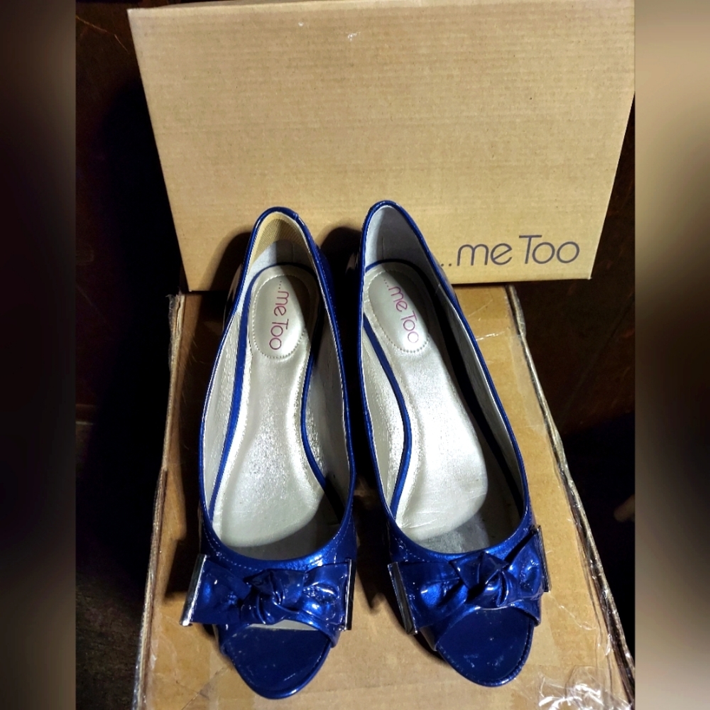 9.5 Me Too Shiny Blue Patent Leather Peep Toe Low Wedgies